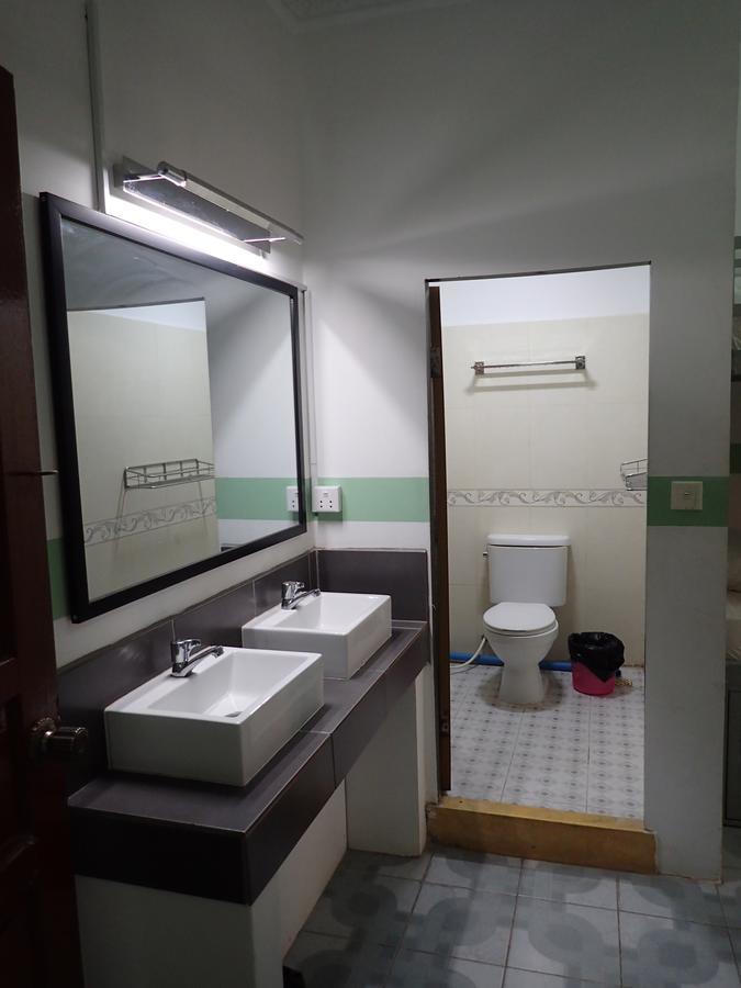 Lazy Gecko Guesthouse Phnom Penh Exterior photo